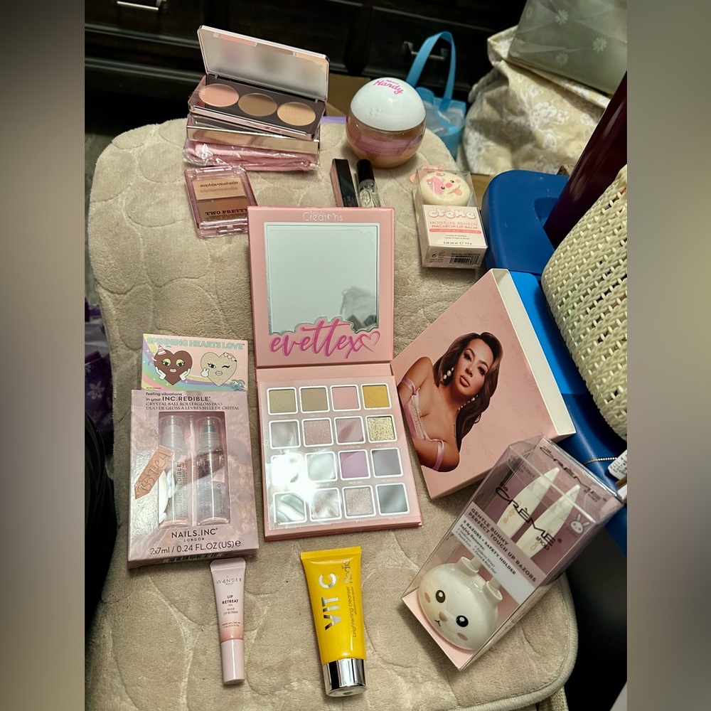 💋Adorable Makeup Bundle💋- NEW